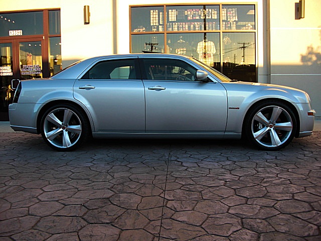 SRT8silver300/1q58.JPG