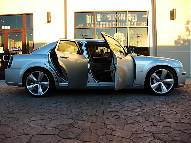 SRT8silver300/1q58.JPG