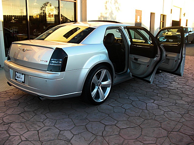 SRT8silver300/1q58.JPG