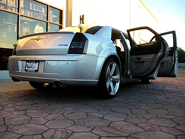 SRT8silver300/1q58.JPG