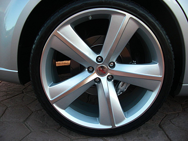 SRT8silver300/1q48.JPG