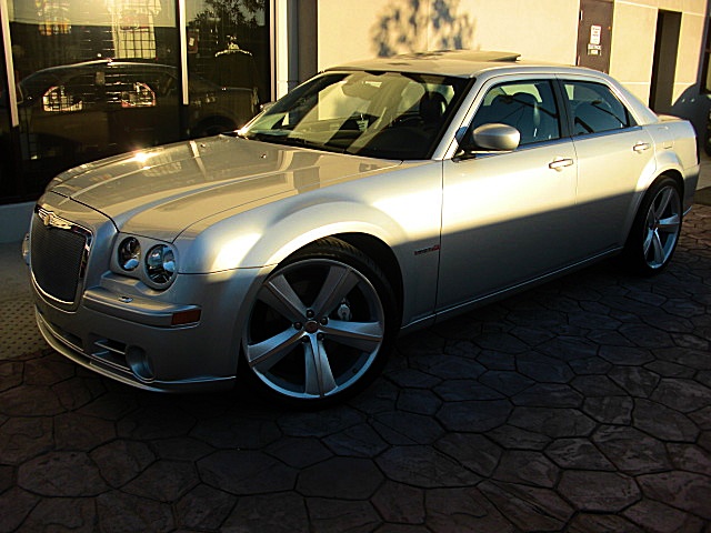 SRT8silver300/1q58.JPG