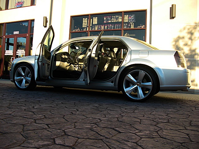SRT8silver300/1q58.JPG