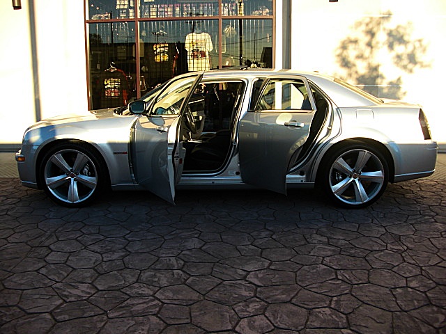 SRT8silver300/1q58.JPG