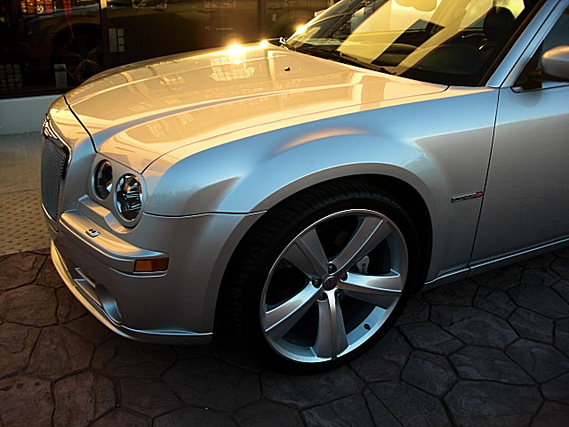 SRT8silver300/1q48.JPG