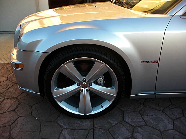 SRT8silver300/1q48.JPG