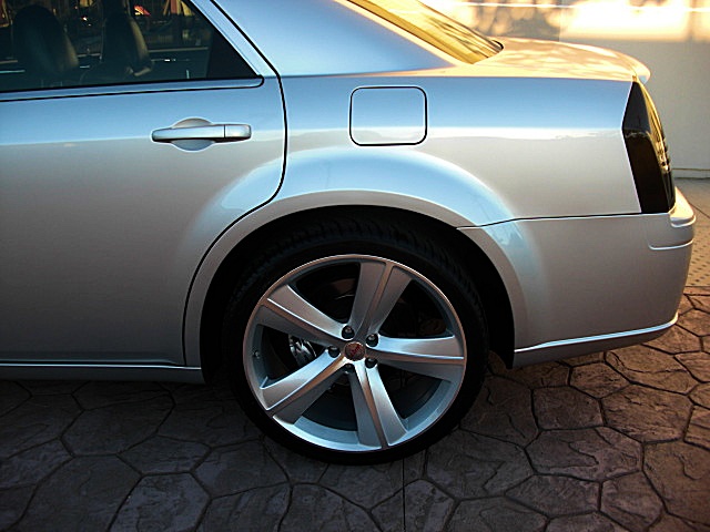 SRT8silver300/1q48.JPG