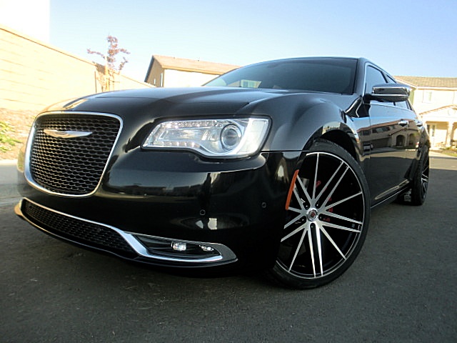 WHEELS/Chrysler300CBlk33.JPG